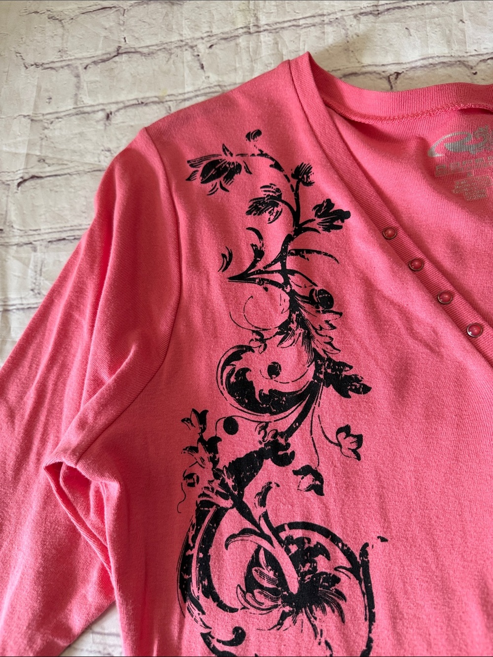 Roper Women's XL Long Sleeve Snap Button Henley Graphic Studded Cross Pink Shirt - Picture 3 of 6